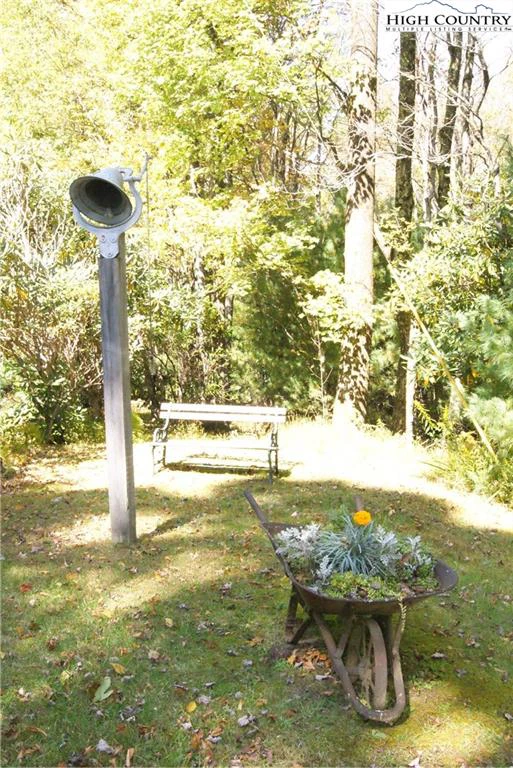 Image number 17 for the current listing