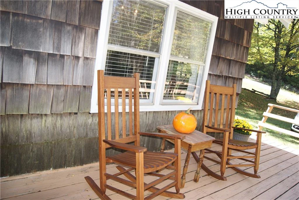 Image number 21 for the current listing