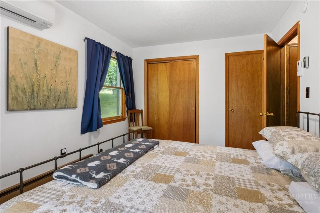 Image number 21 for the current listing