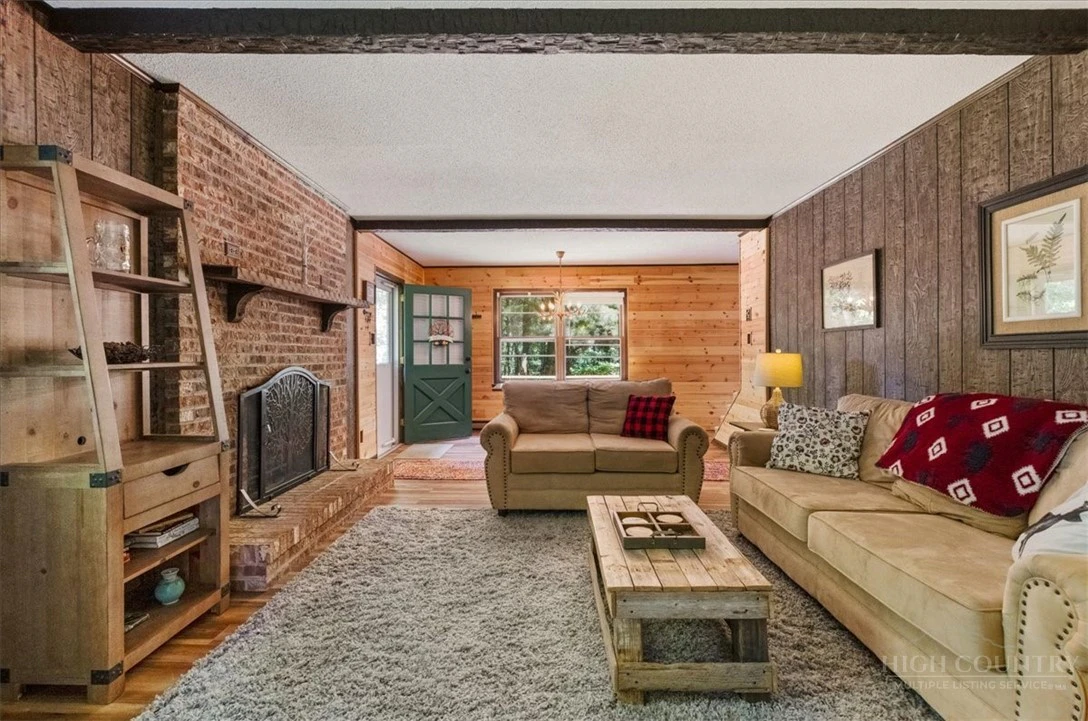 Image number 14 for the current listing