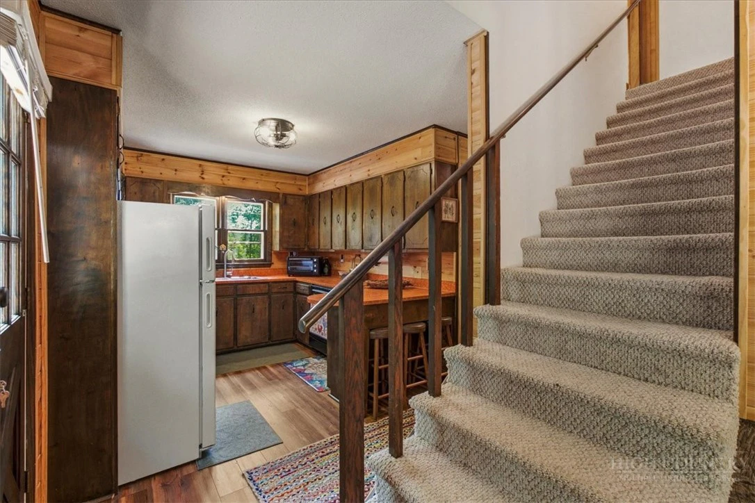 Image number 15 for the current listing