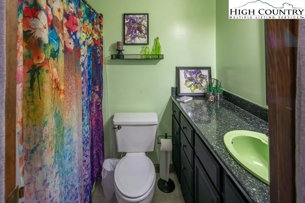 Image number 13 for the current listing