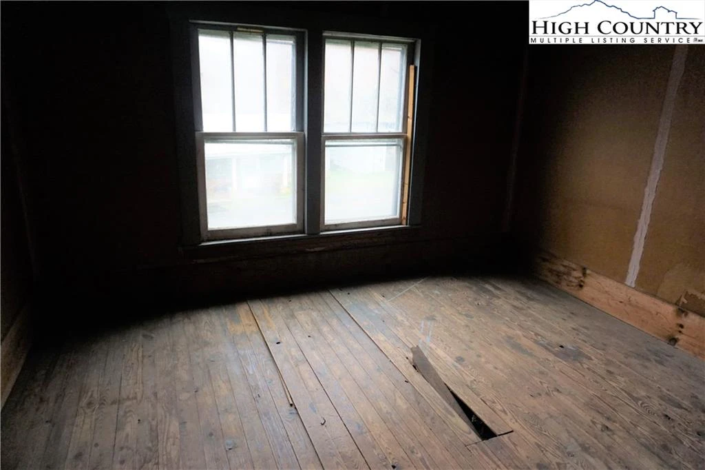 Image number 10 for the current listing