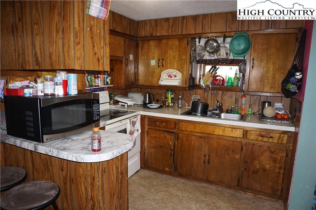 Image number 9 for the current listing