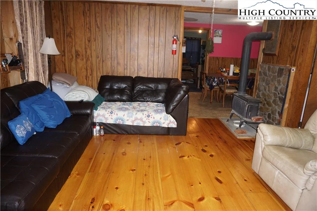 Image number 11 for the current listing