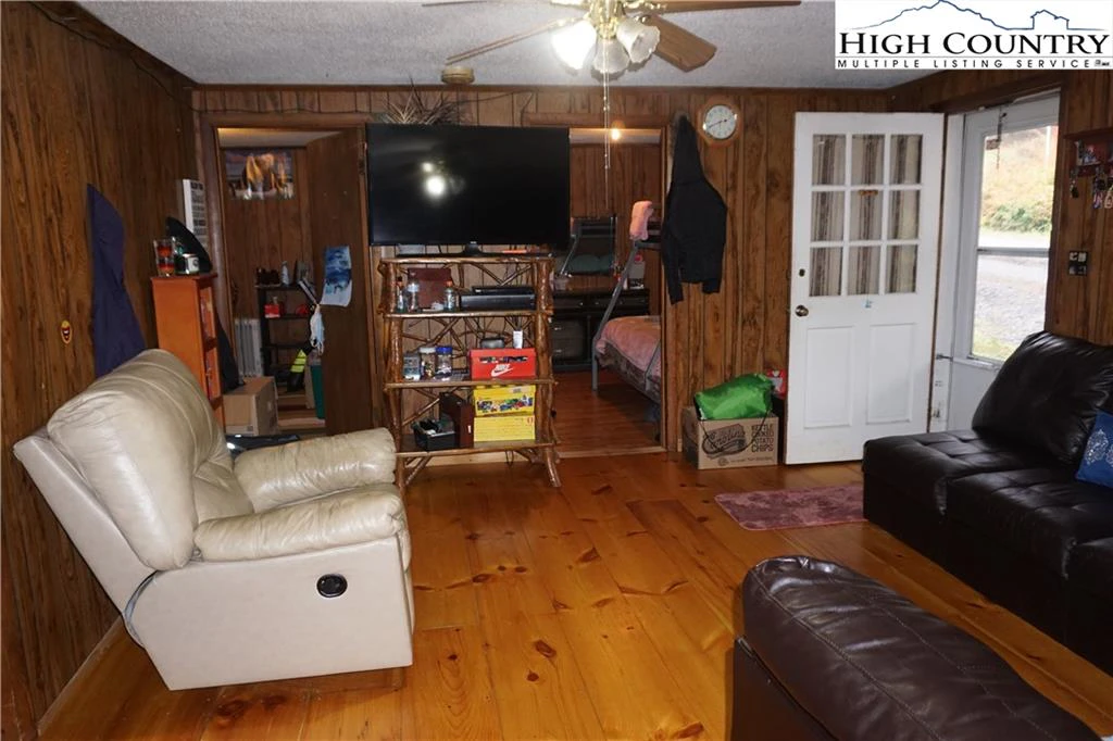 Image number 12 for the current listing