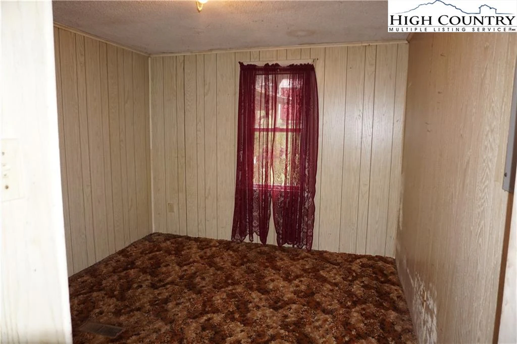Image number 19 for the current listing