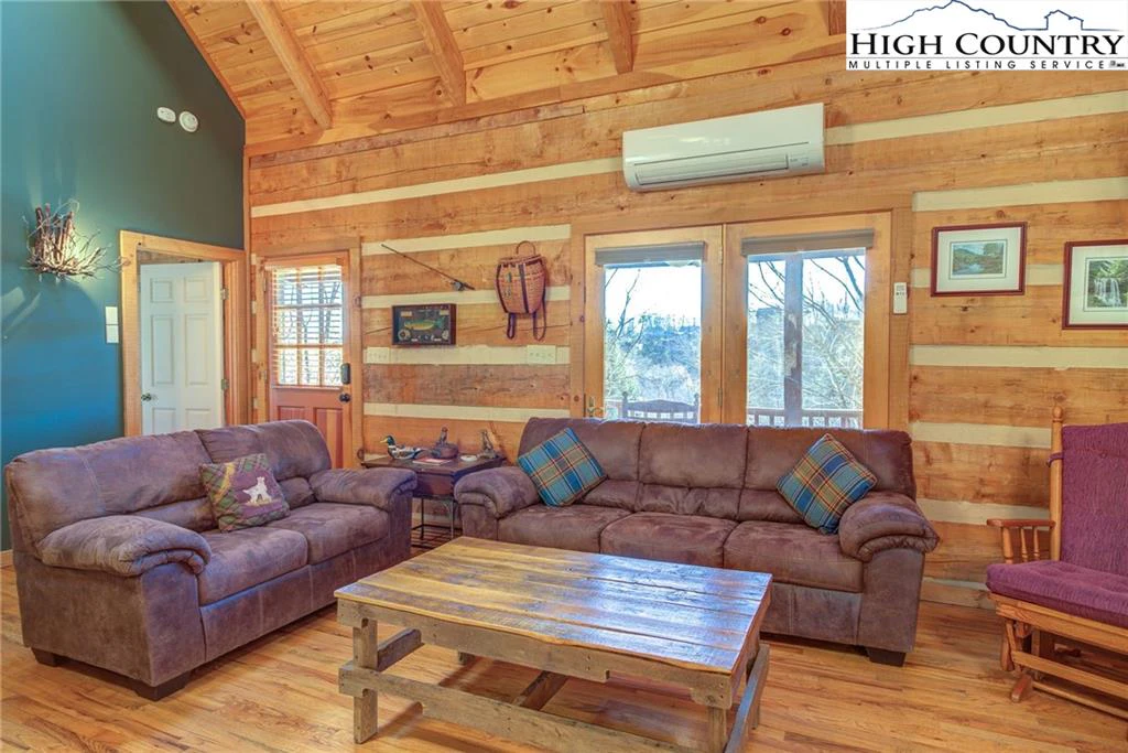 Image number 21 for the current listing