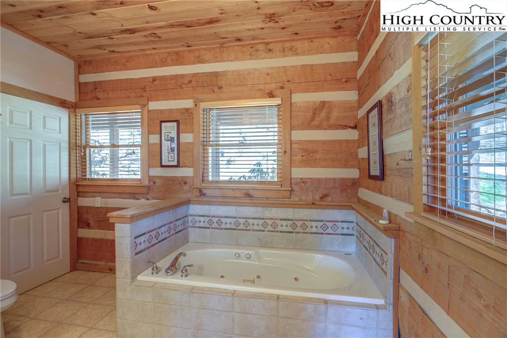 Image number 7 for the current listing