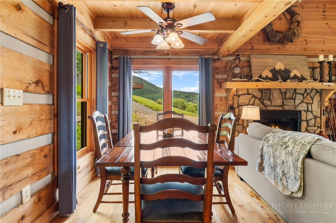 Image number 11 for the current listing
