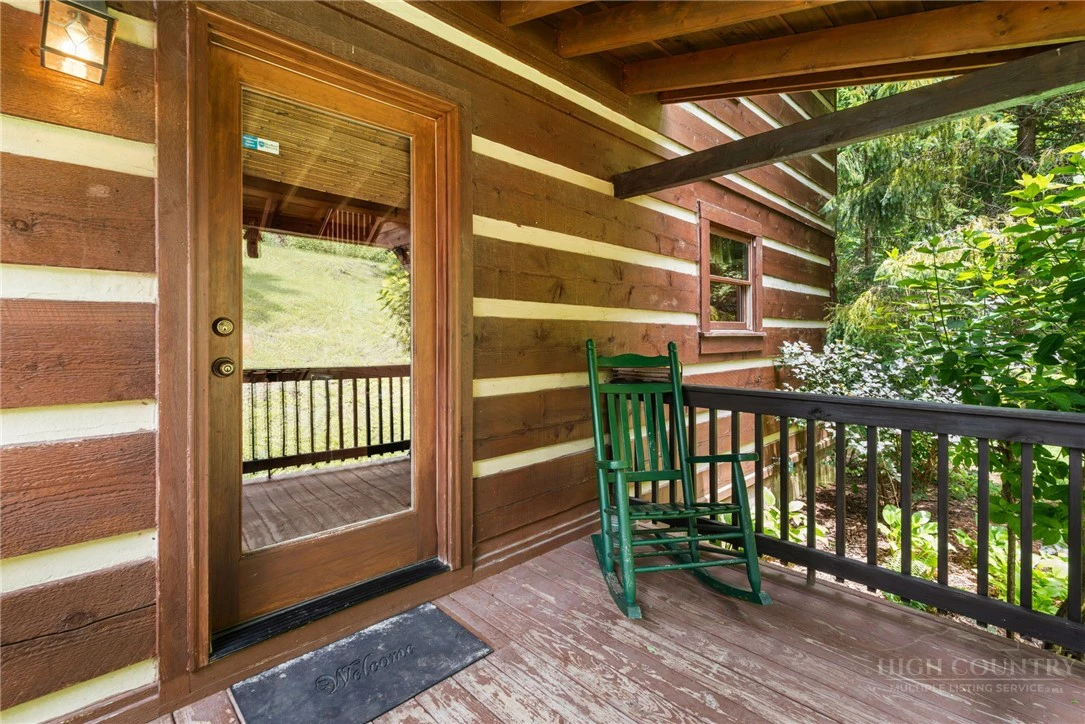 Image number 14 for the current listing