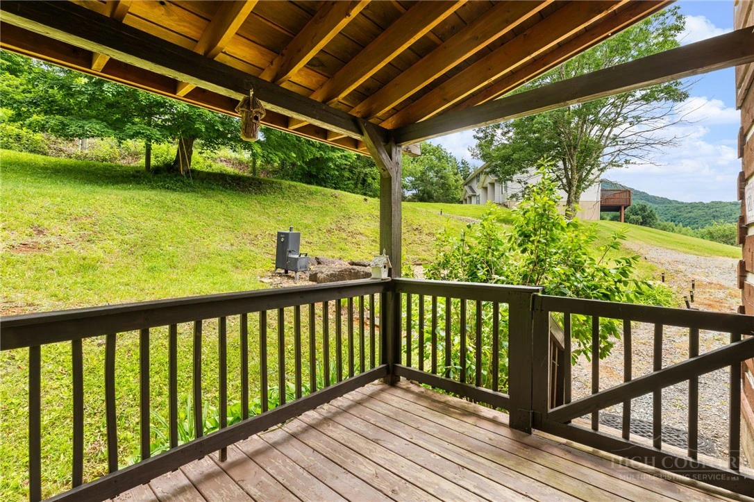 Image number 15 for the current listing