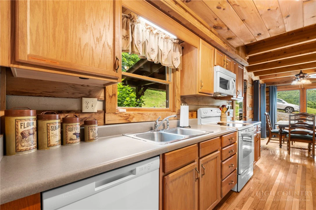 Image number 19 for the current listing