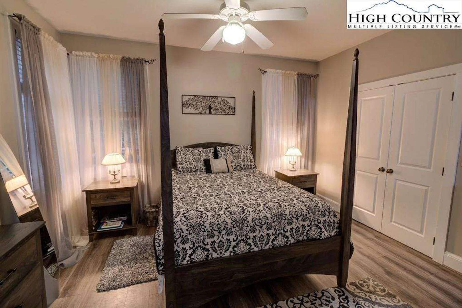 Image number 6 for the current listing