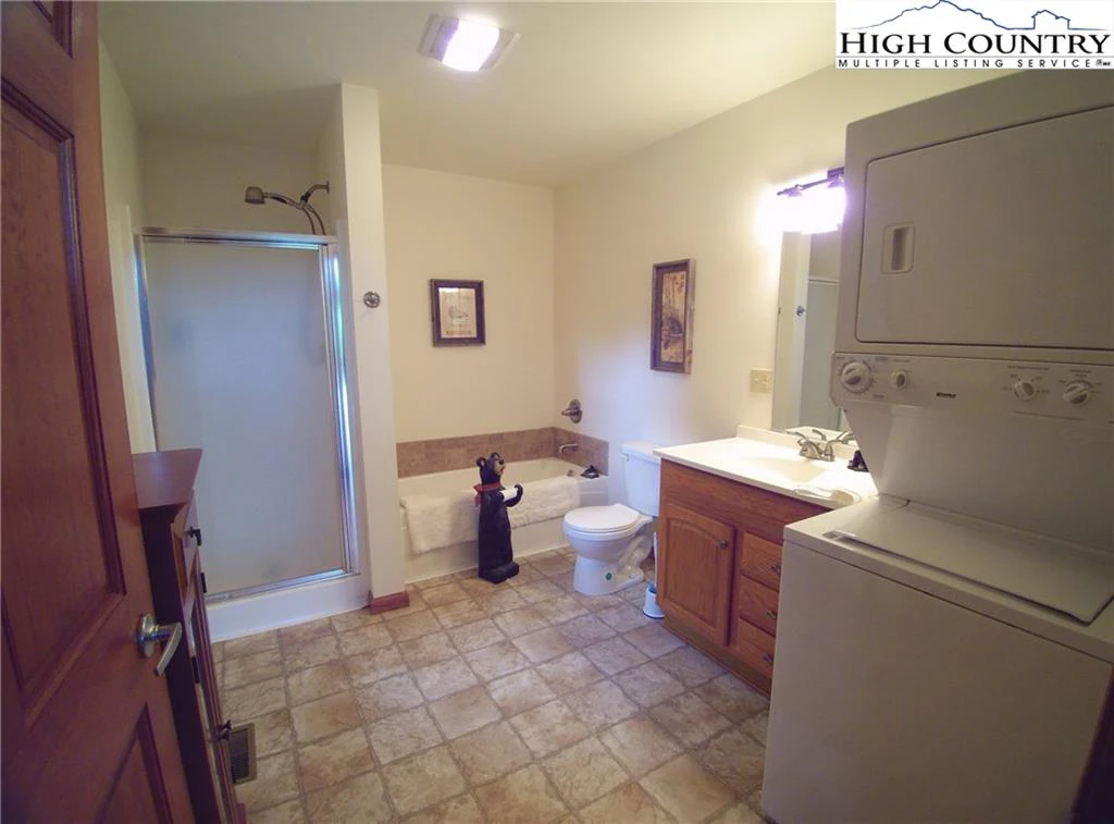 Image number 36 for the current listing