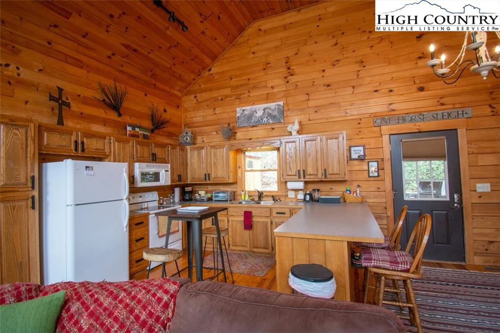 Image number 15 for the current listing