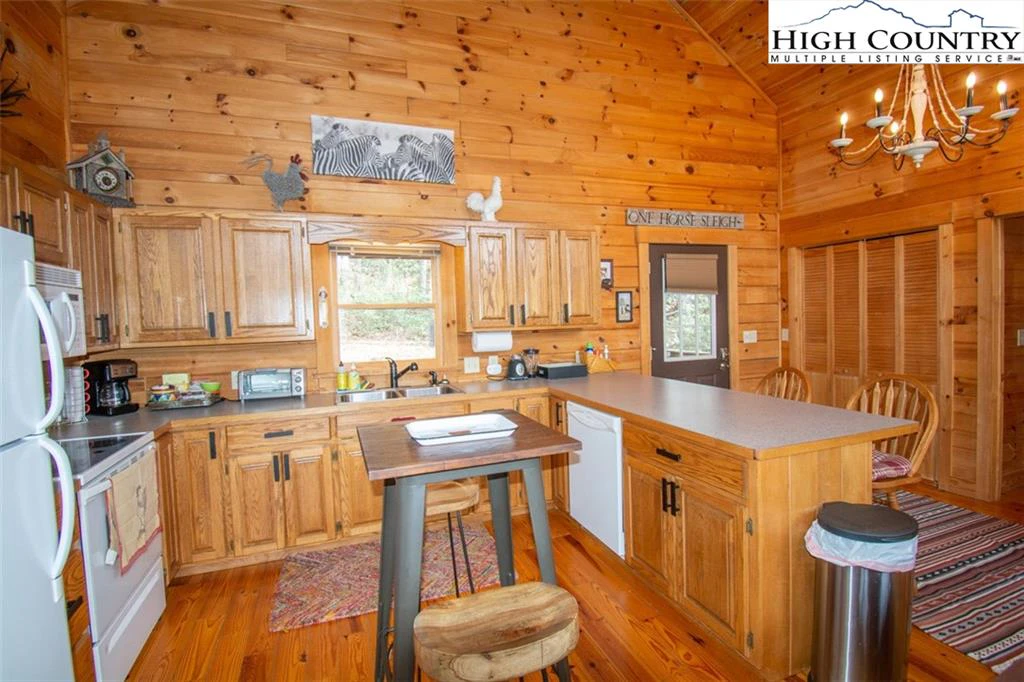 Image number 14 for the current listing