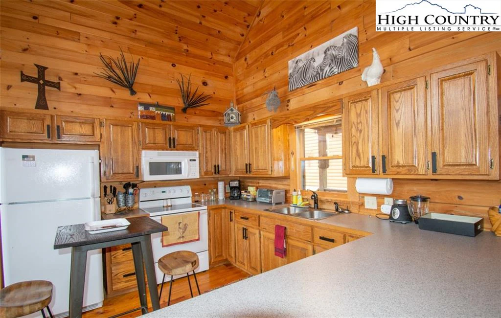 Image number 2 for the current listing