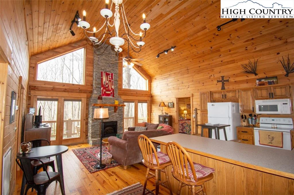 Image number 18 for the current listing