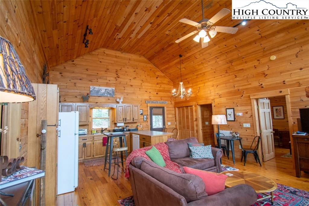 Image number 16 for the current listing