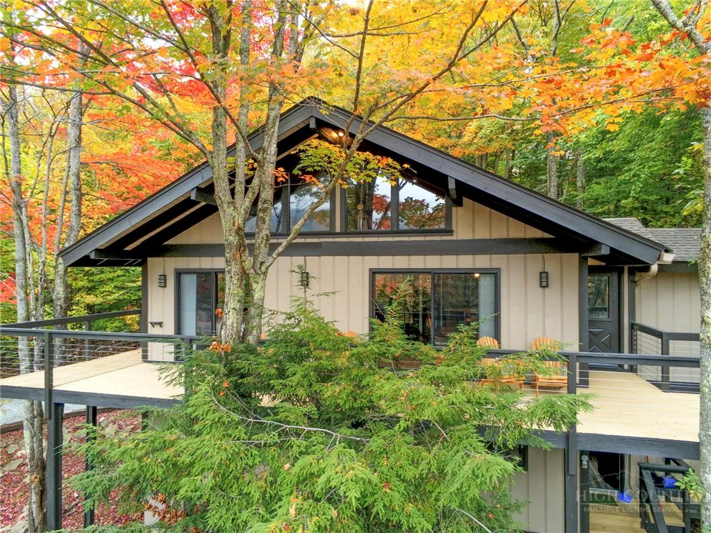 Image number 1 for the current listing