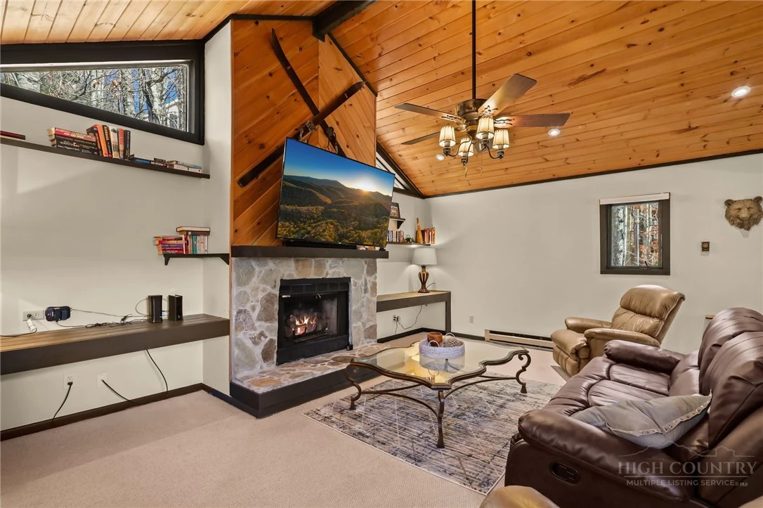 Image number 2 for the current listing