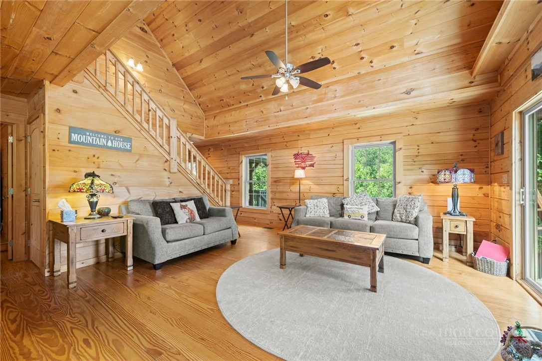 Image number 9 for the current listing