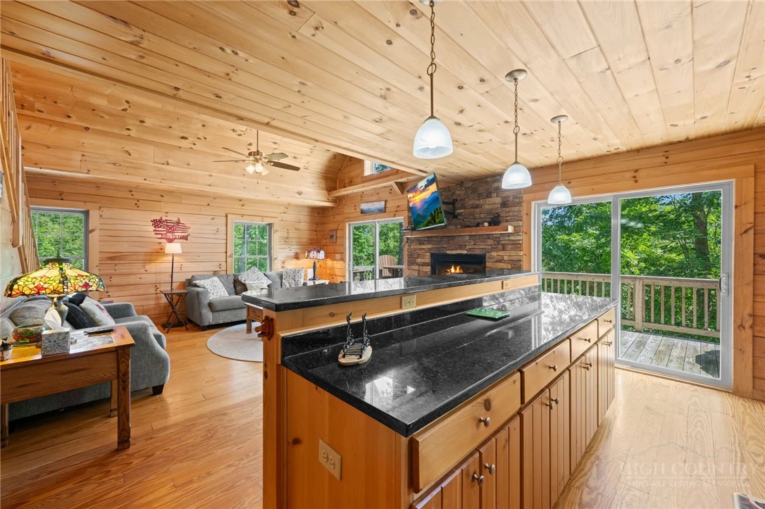 Image number 11 for the current listing