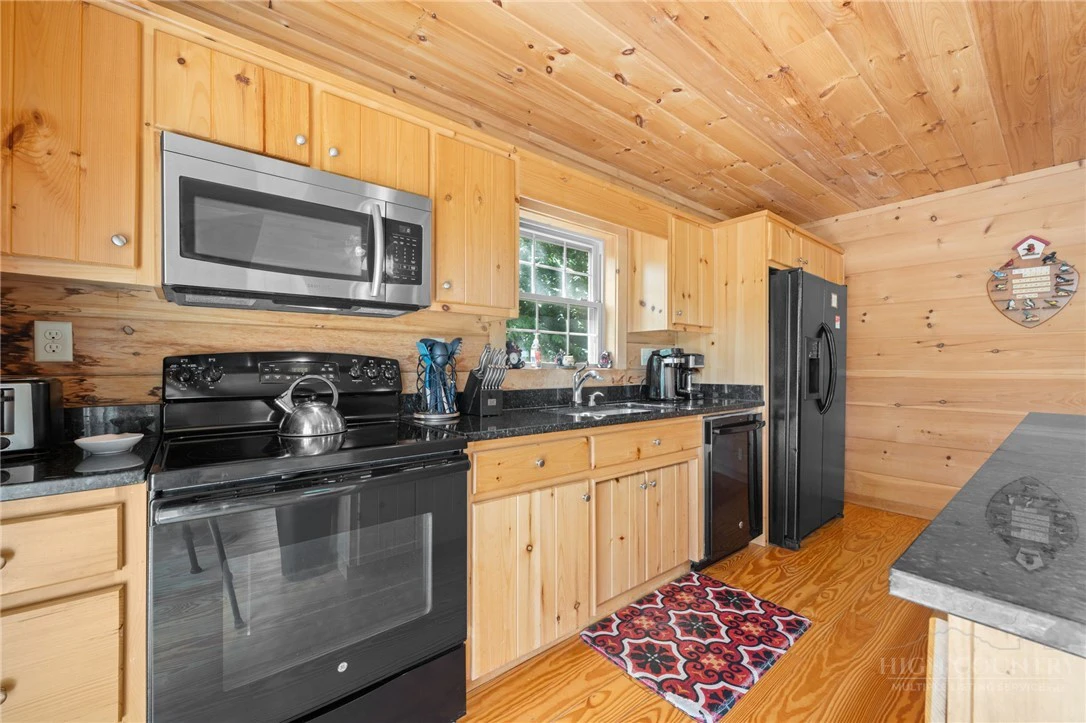 Image number 13 for the current listing