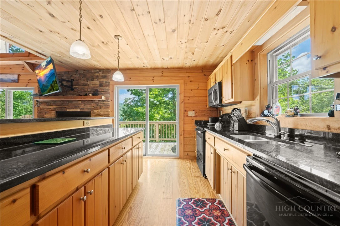 Image number 14 for the current listing