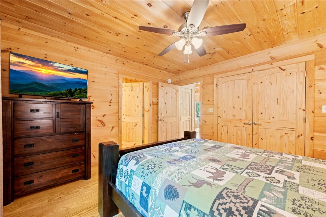 Image number 18 for the current listing