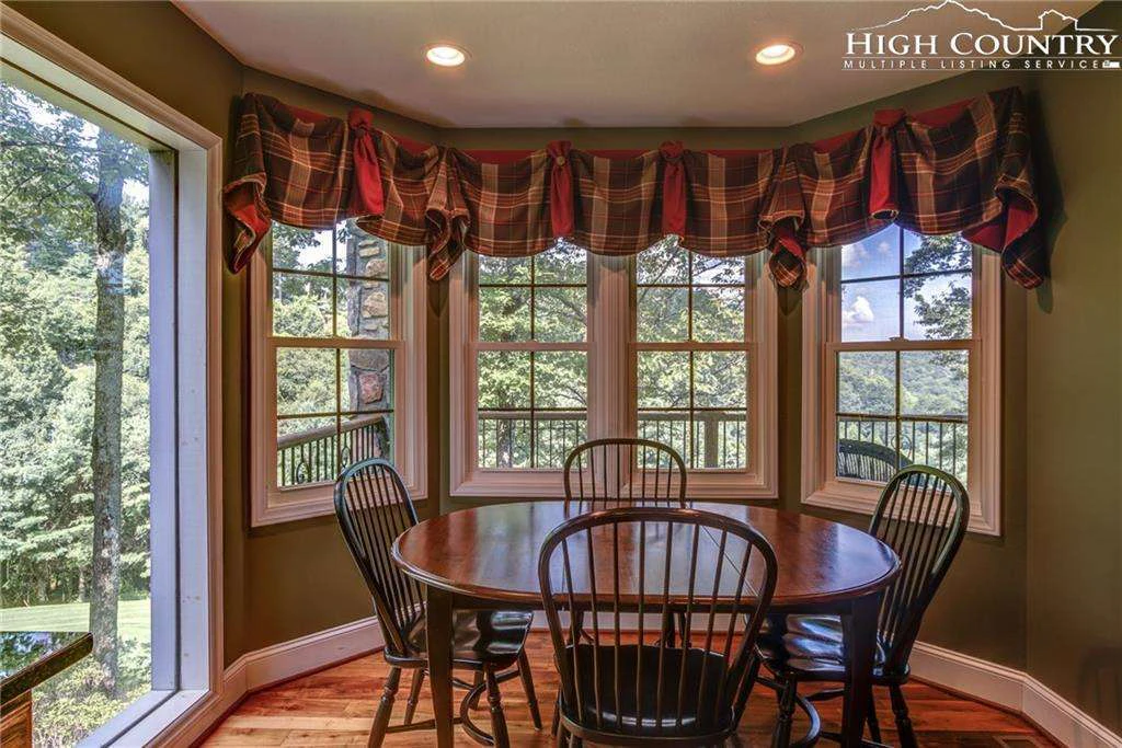 Image number 5 for the current listing