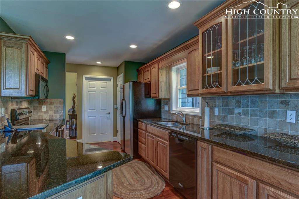 Image number 6 for the current listing