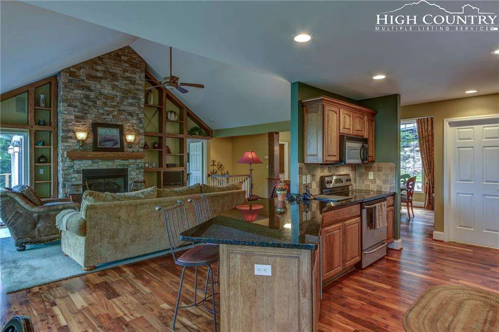 Image number 7 for the current listing