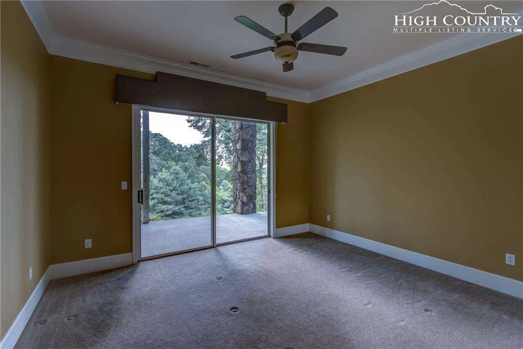 Image number 13 for the current listing
