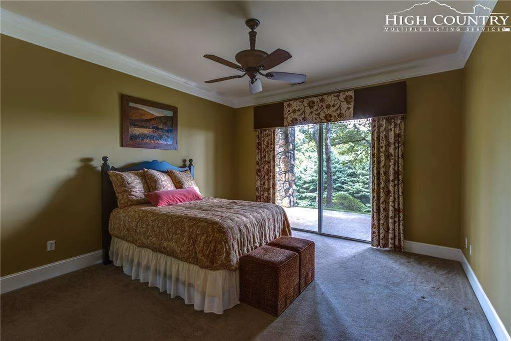 Image number 2 for the current listing