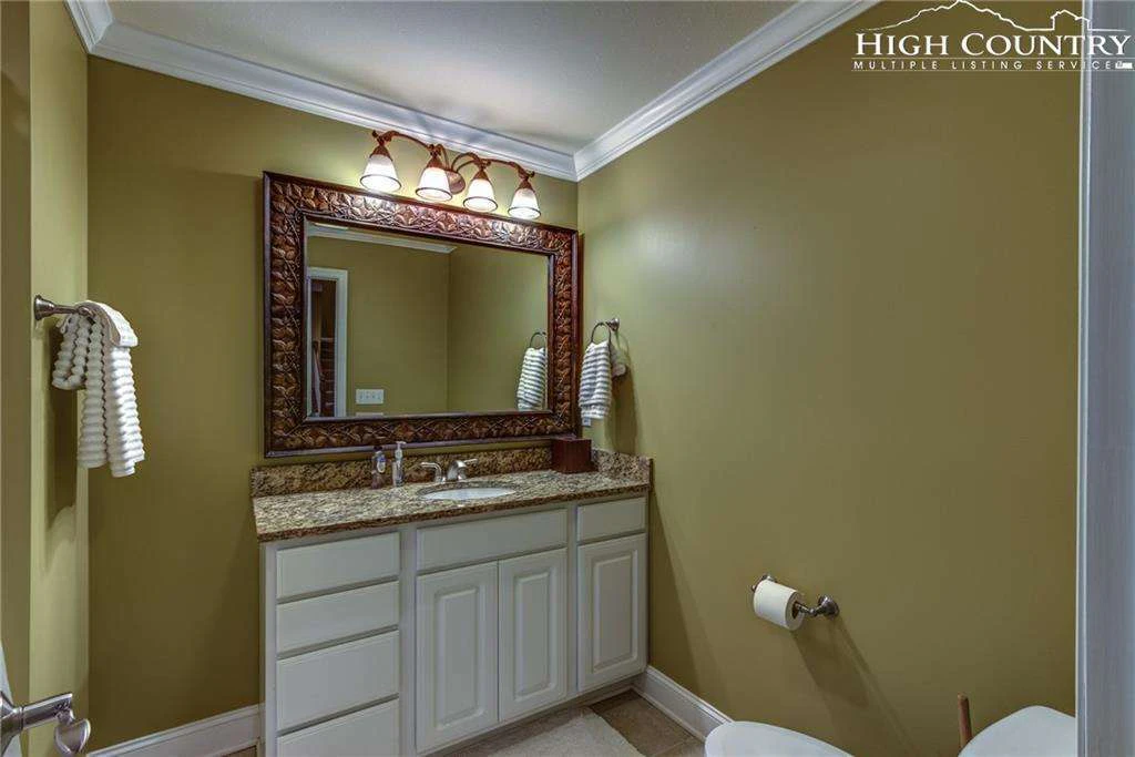 Image number 15 for the current listing