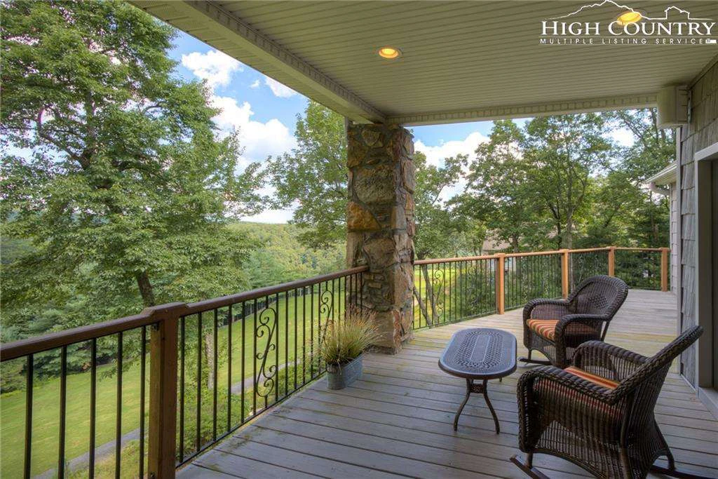 Image number 19 for the current listing