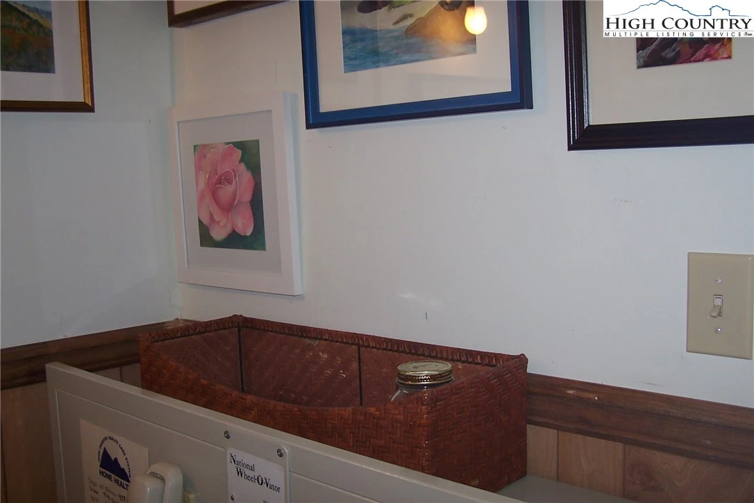 Image number 6 for the current listing