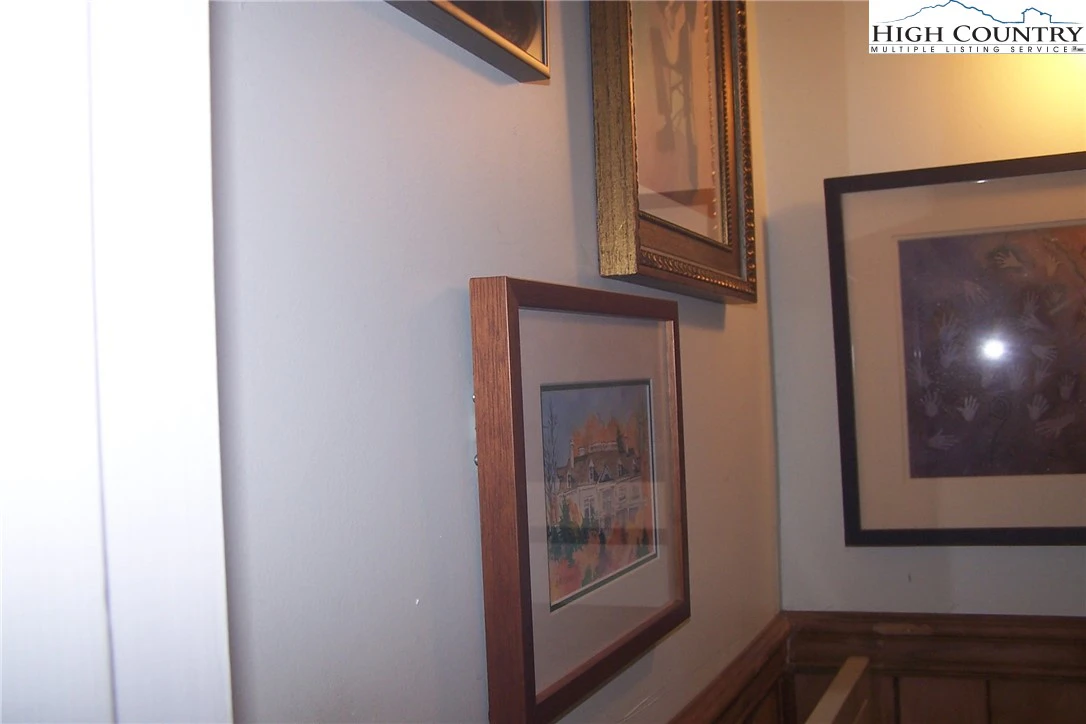 Image number 7 for the current listing