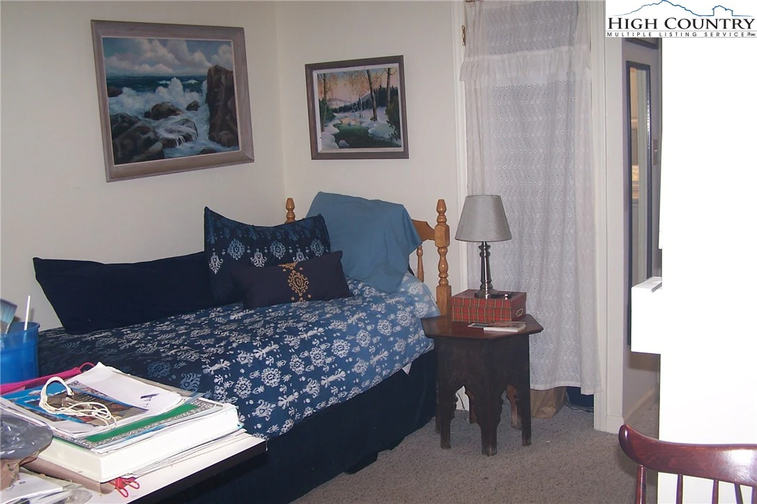 Image number 10 for the current listing