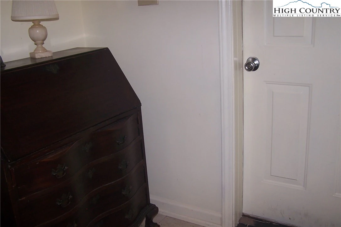 Image number 2 for the current listing