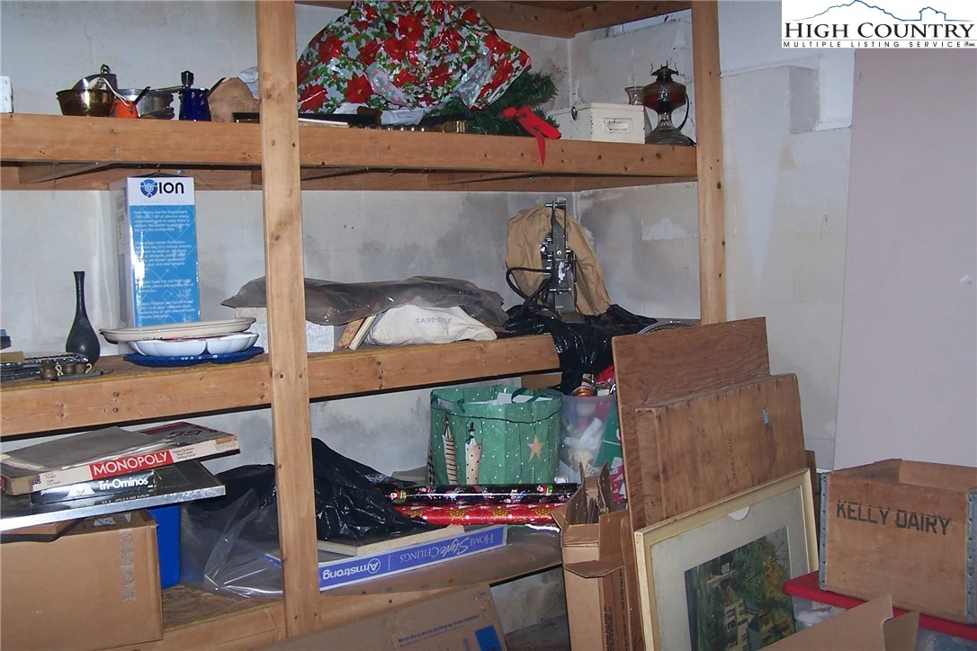 Image number 19 for the current listing