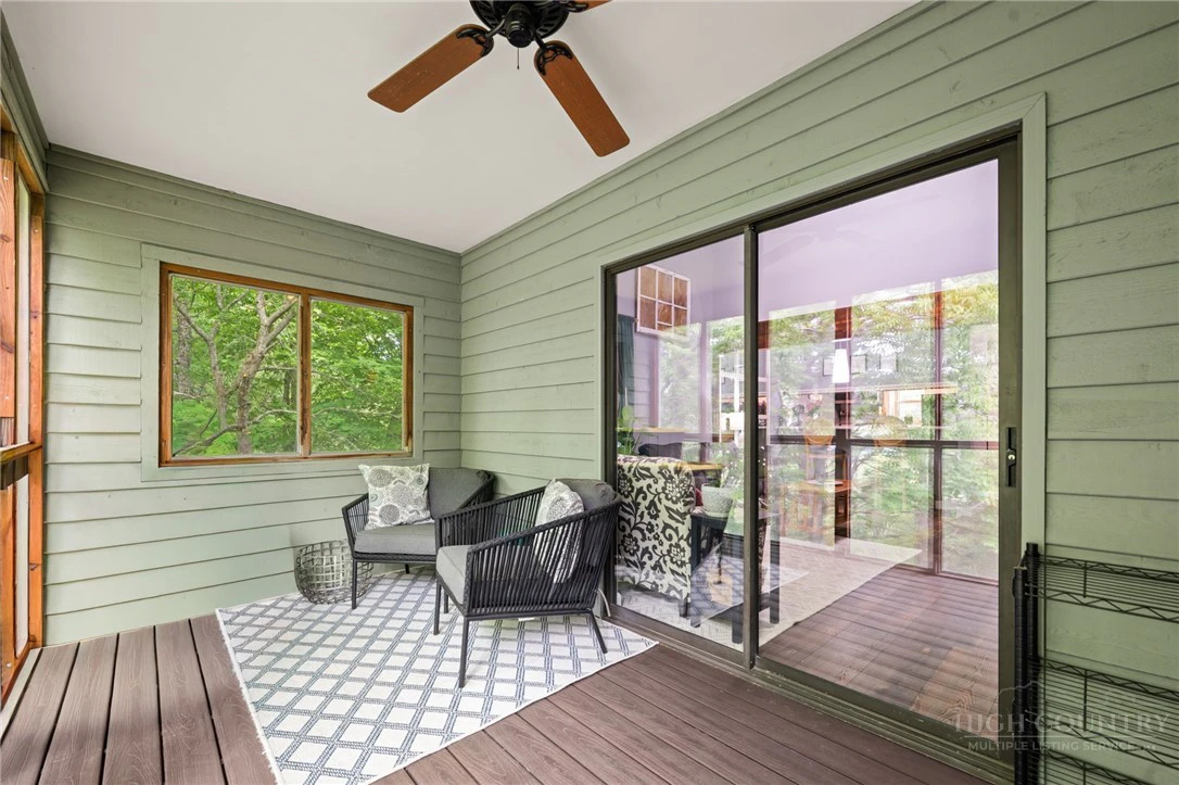 Image number 9 for the current listing