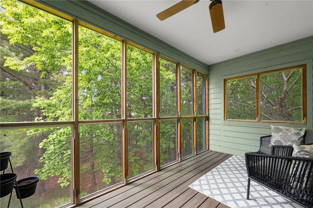 Image number 11 for the current listing