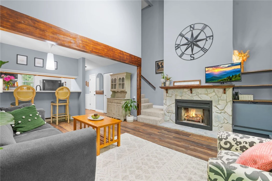 Image number 6 for the current listing