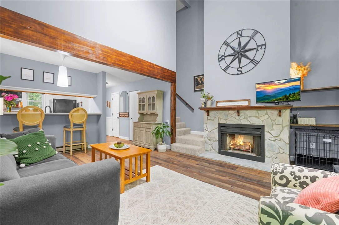 Image number 3 for the current listing