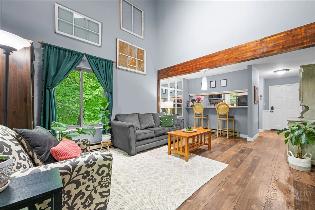 Image number 5 for the current listing