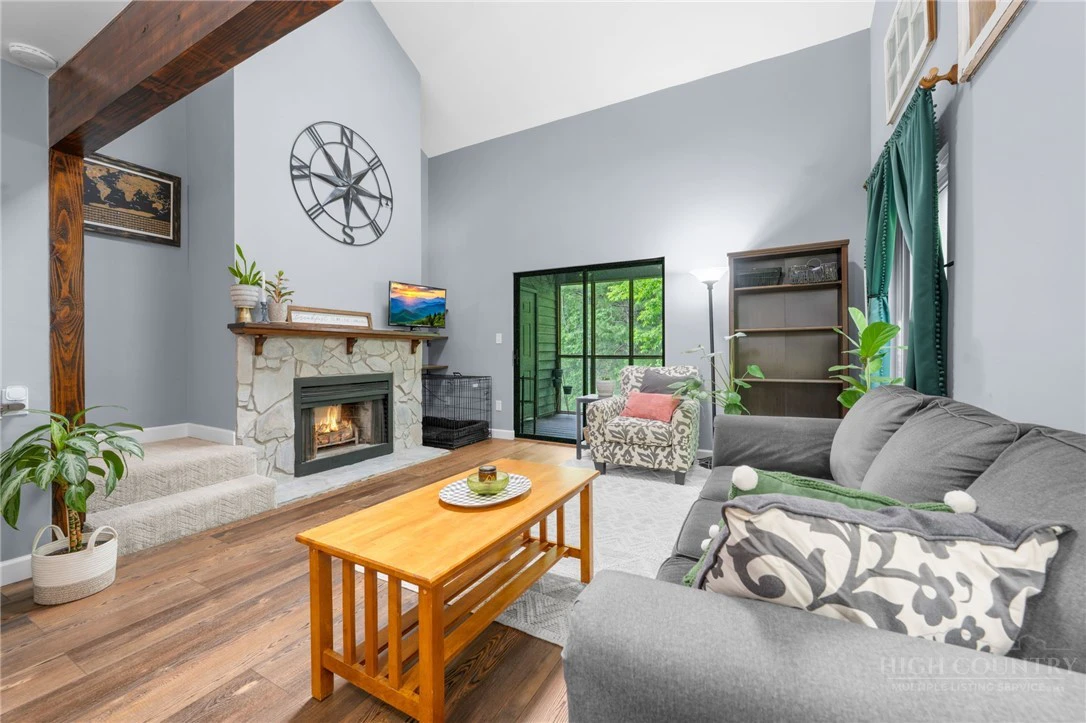Image number 4 for the current listing