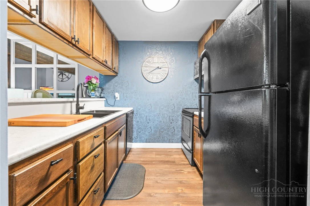 Image number 13 for the current listing